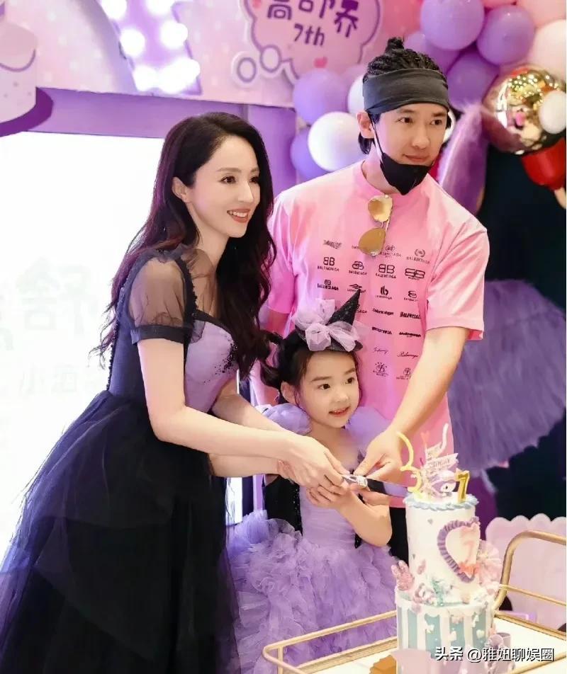 高云翔最新圖片，學(xué)習(xí)、變化與自信的舞臺風(fēng)采展示