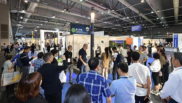 香港期期準正版資料,全面實施策略設計_HDH10.724可穿戴設備版