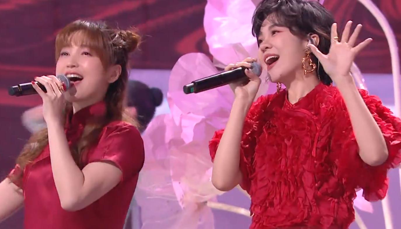 何炅最新照片，自然之旅的心靈探索，尋找平和寧?kù)o的旅程