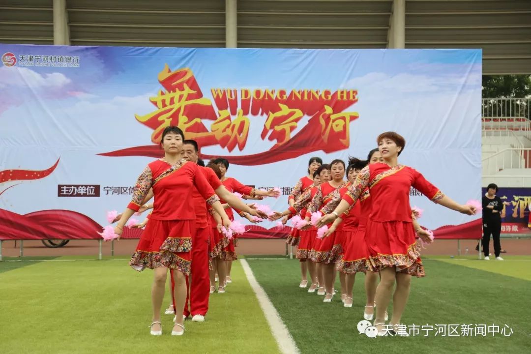 雪山姑娘的獨(dú)特風(fēng)情，最新水兵舞在小巷深處的展現(xiàn)