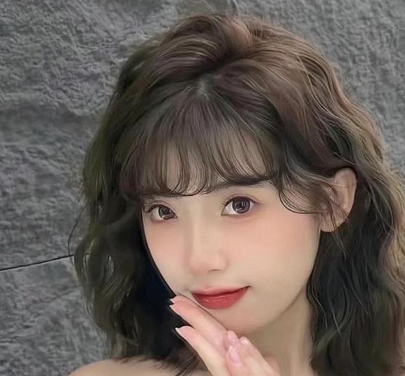 2024最新女式短發(fā)發(fā)型，展現(xiàn)自信與美麗的青春風采