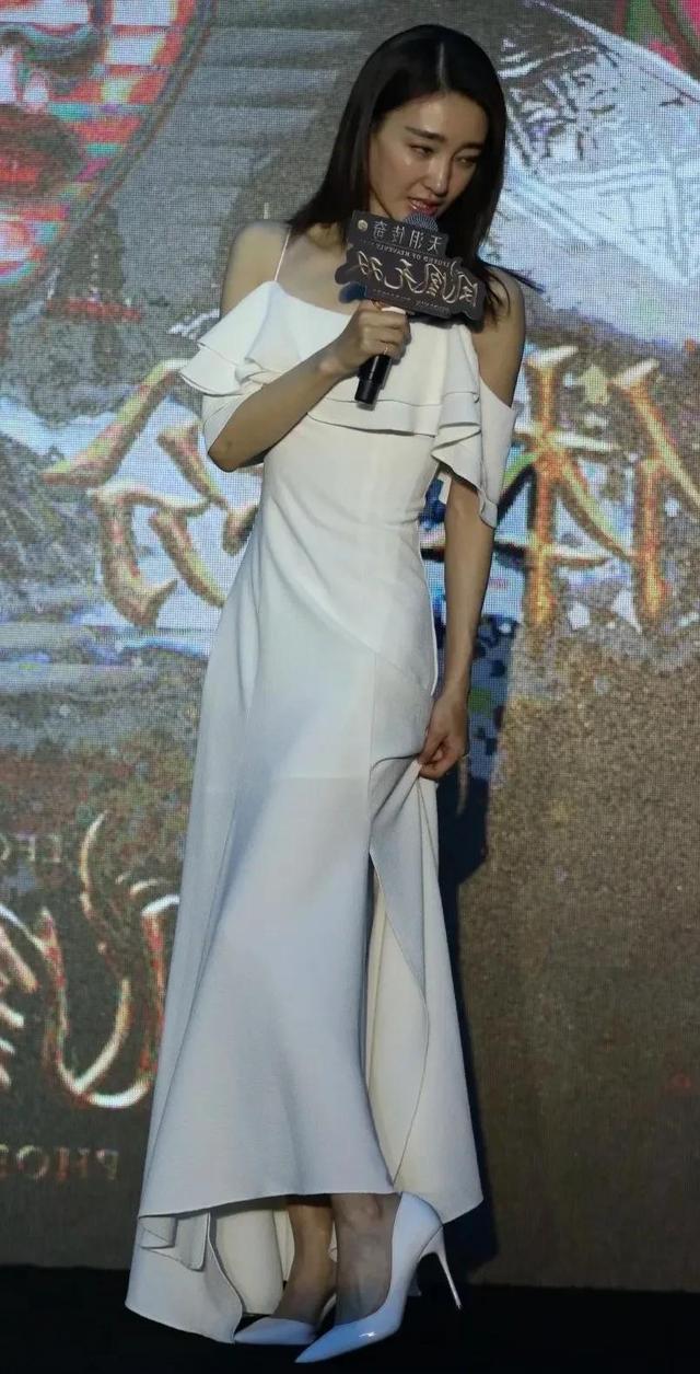 王麗坤最新發(fā)布會驚艷亮相，星光閃耀的瞬間