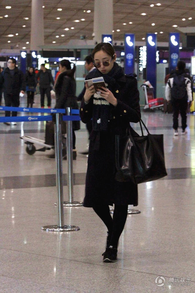 女星機場最新照片，星光下的溫馨相遇
