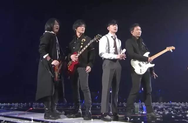 林俊杰最新翻唱歌曲，小巷深處的音樂與美食之旅