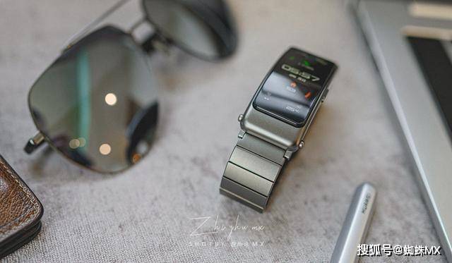 華為最新款手環(huán)，愛的日常，溫馨的陪伴紐帶