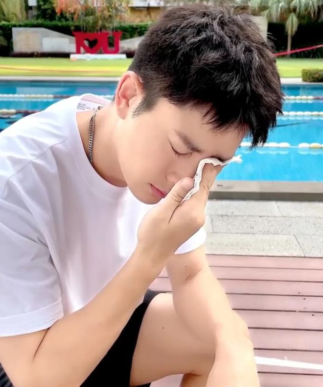 賈乃亮最新直播手機(jī)，直播間的溫馨日常與友情的紐帶展現(xiàn)標(biāo)題魅力！