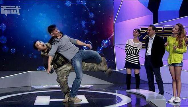 軍武大本營最新一期揭秘小巷深處的神秘軍武小店