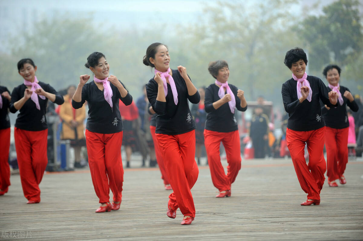 最新廣場舞共舞樂翻天，步驟指南與熱鬧狂歡