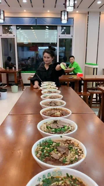 智能面食競技盛宴，全新科技引領(lǐng)吃面條比賽風(fēng)潮！