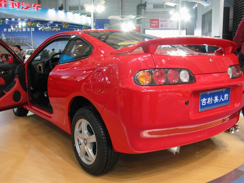 吉利美人豹新款上市，小巷中的隱藏特色小店亮相