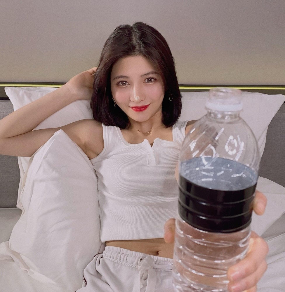 演員李潼，炸裂演技與魅力閃耀小紅書之星