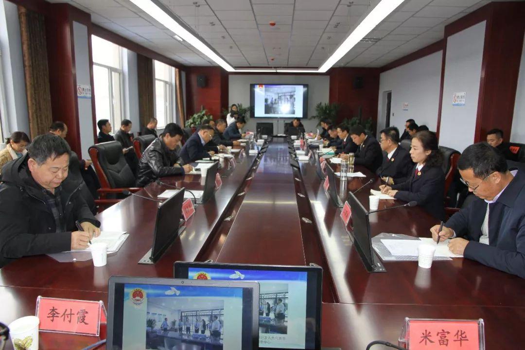 廢品回收新趨勢，小巷中的綠色奇遇之旅