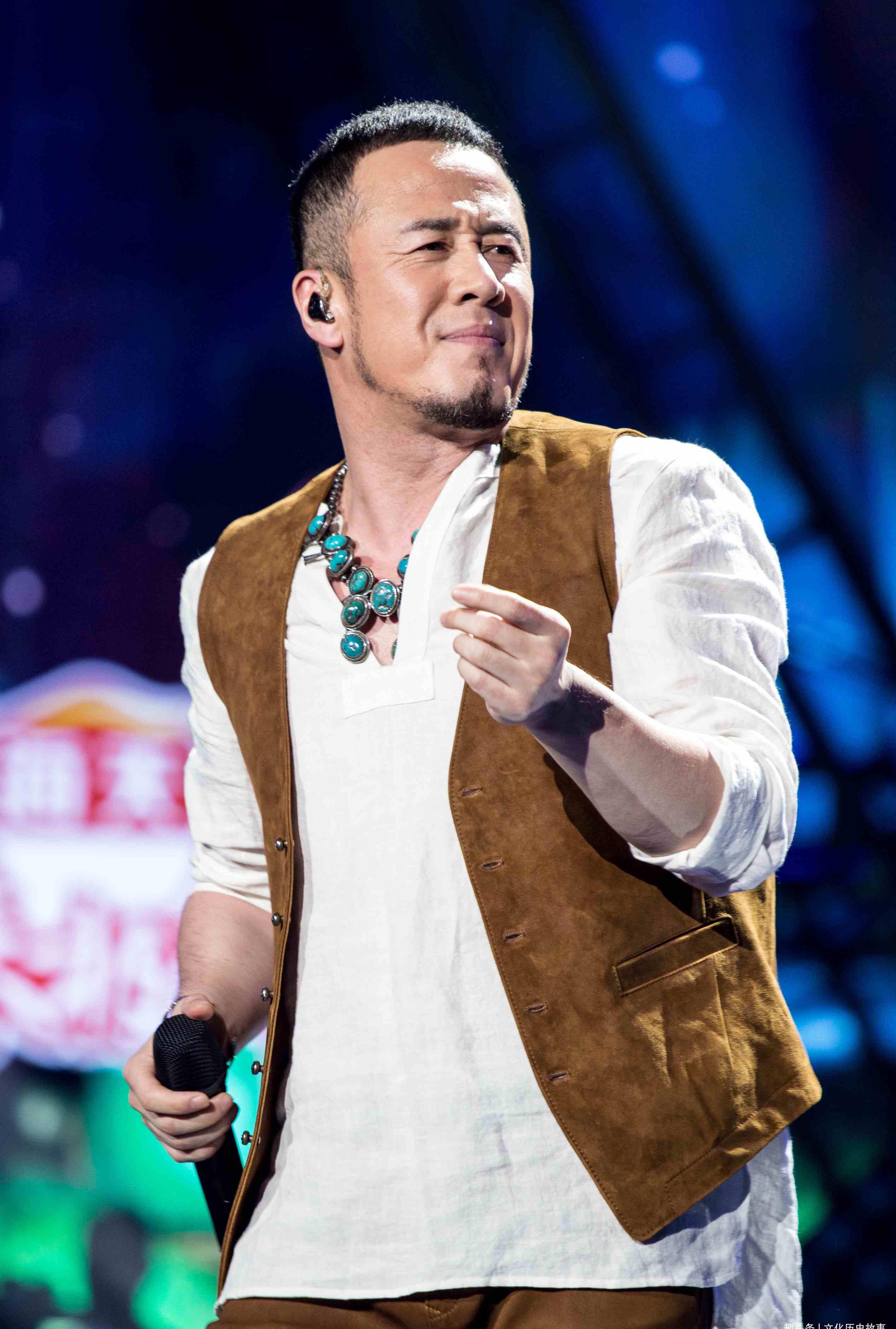 楊坤最新動態(tài)，科技潮流引領者，創(chuàng)新讓生活精彩紛呈