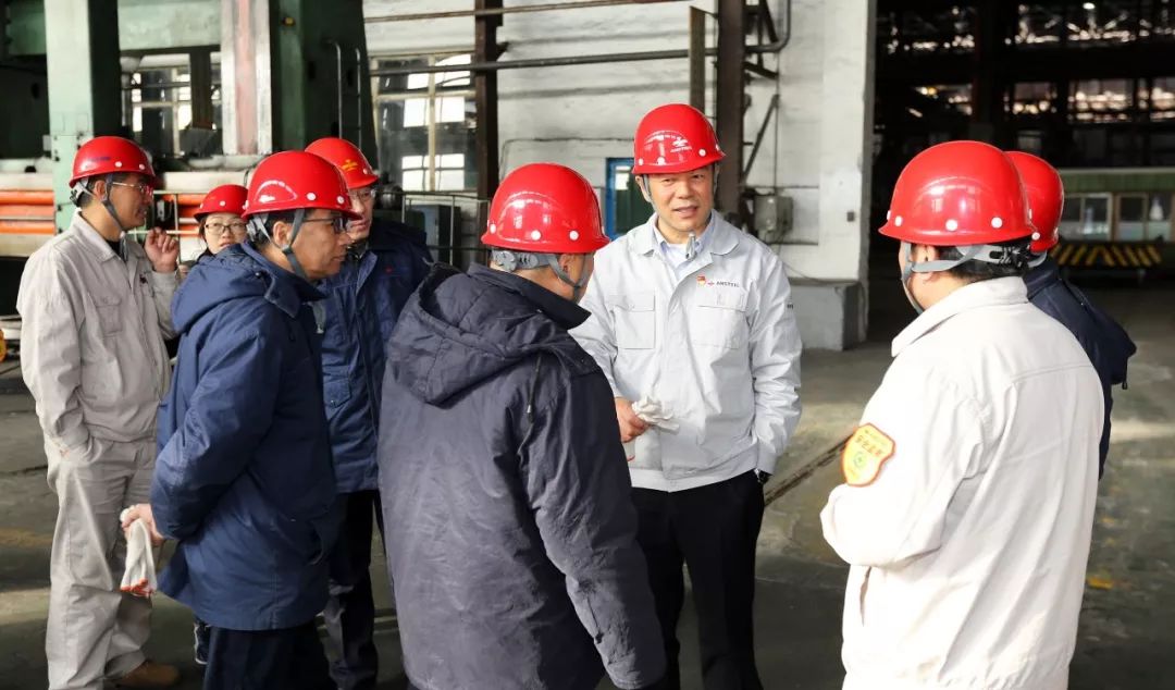 鞍鋼集團領導層引領變革，鑄就輝煌新篇章