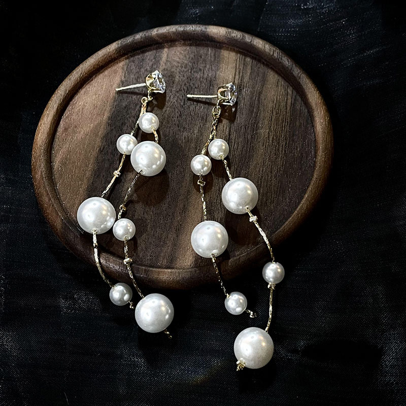 科技與時尚完美融合，最新長款珍珠耳飾款式亮相！