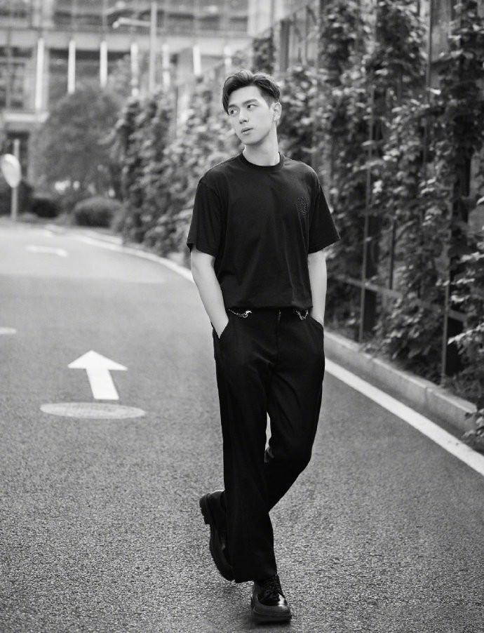 最新外劇盤點(diǎn)，勵(lì)志之旅啟程，展現(xiàn)變化中的自信與成就感！