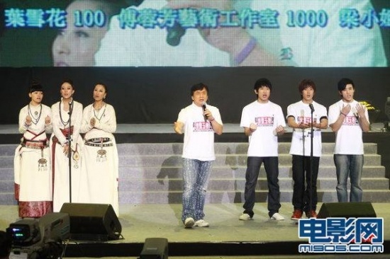 成龍最新動(dòng)態(tài)，科技巨獻(xiàn)重塑生活體驗(yàn)