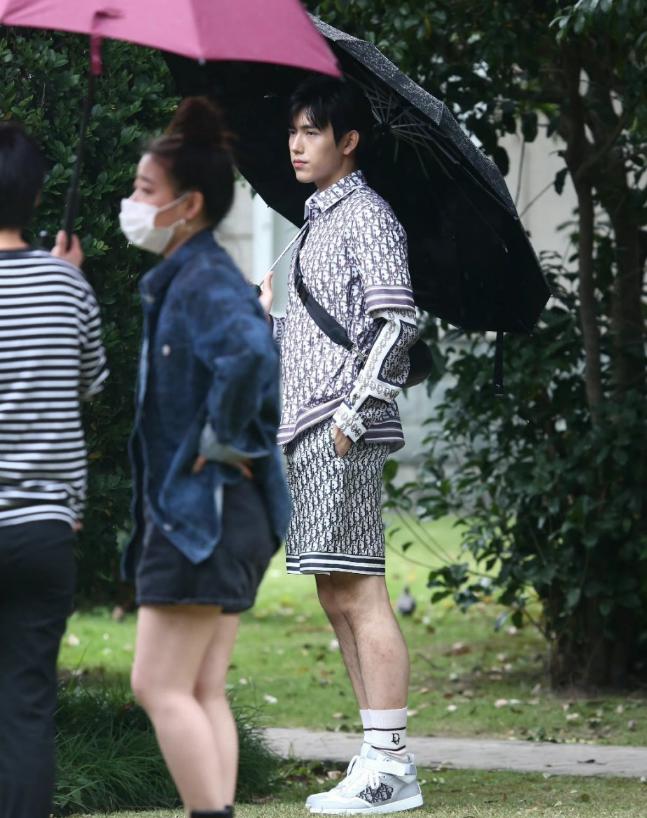 突嘴明星的獨特魅力，面部特征塑造個人風(fēng)采