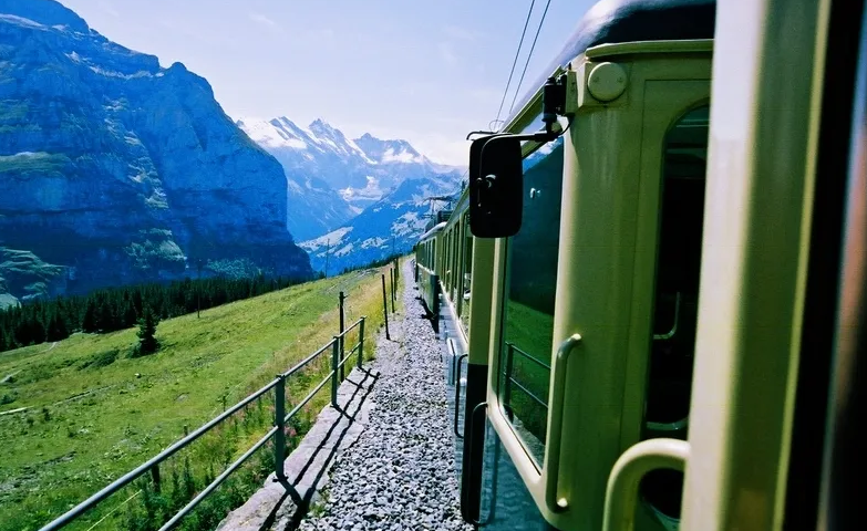 成都至哈爾濱機票價格查詢，時空之旅的飛行軌跡