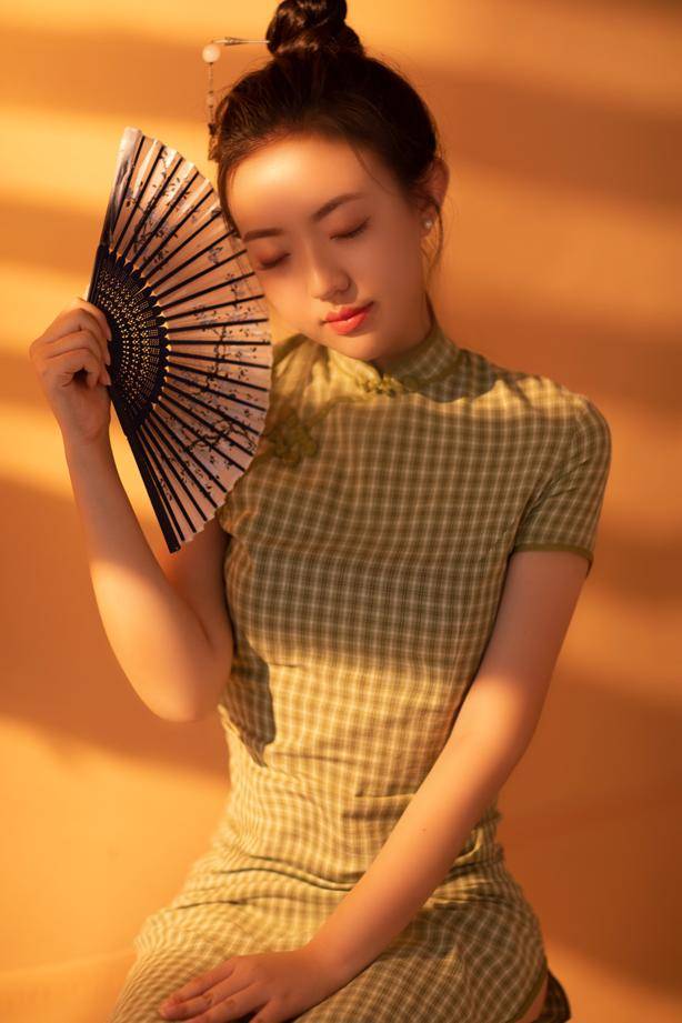 女演員古箏，與自然美景的邂逅，探尋內(nèi)心平和之聲