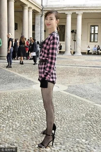 明星絲襪微博，變化中學(xué)習(xí)，自信成就夢想之路