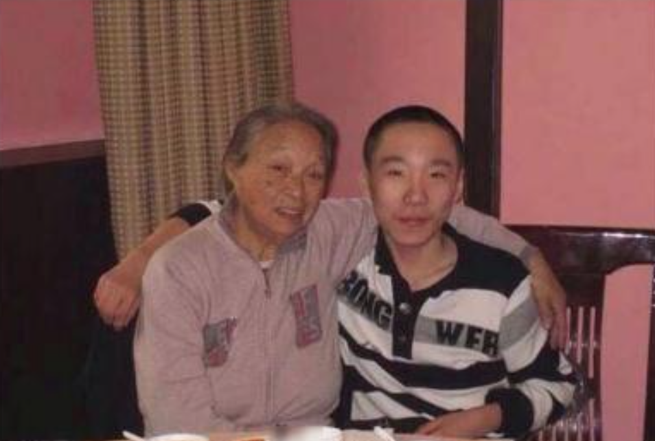 演員孫星，舞臺到熒屏的蛻變之路——自信與成就的力量