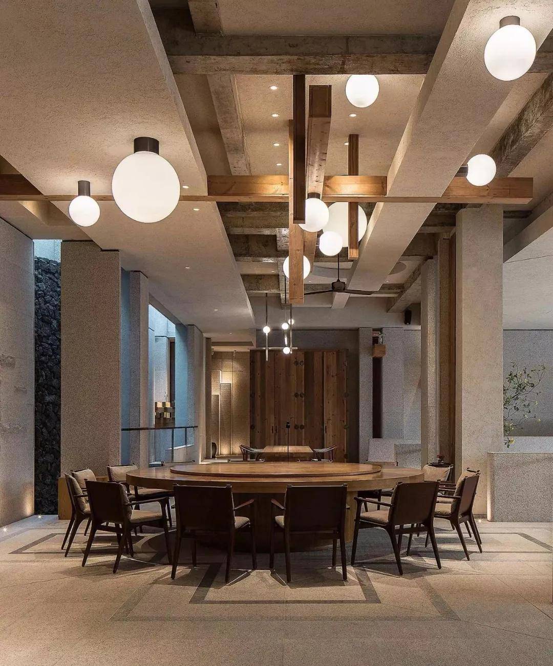 最新過道吊裝設計，小巷深處的獨特探索之旅