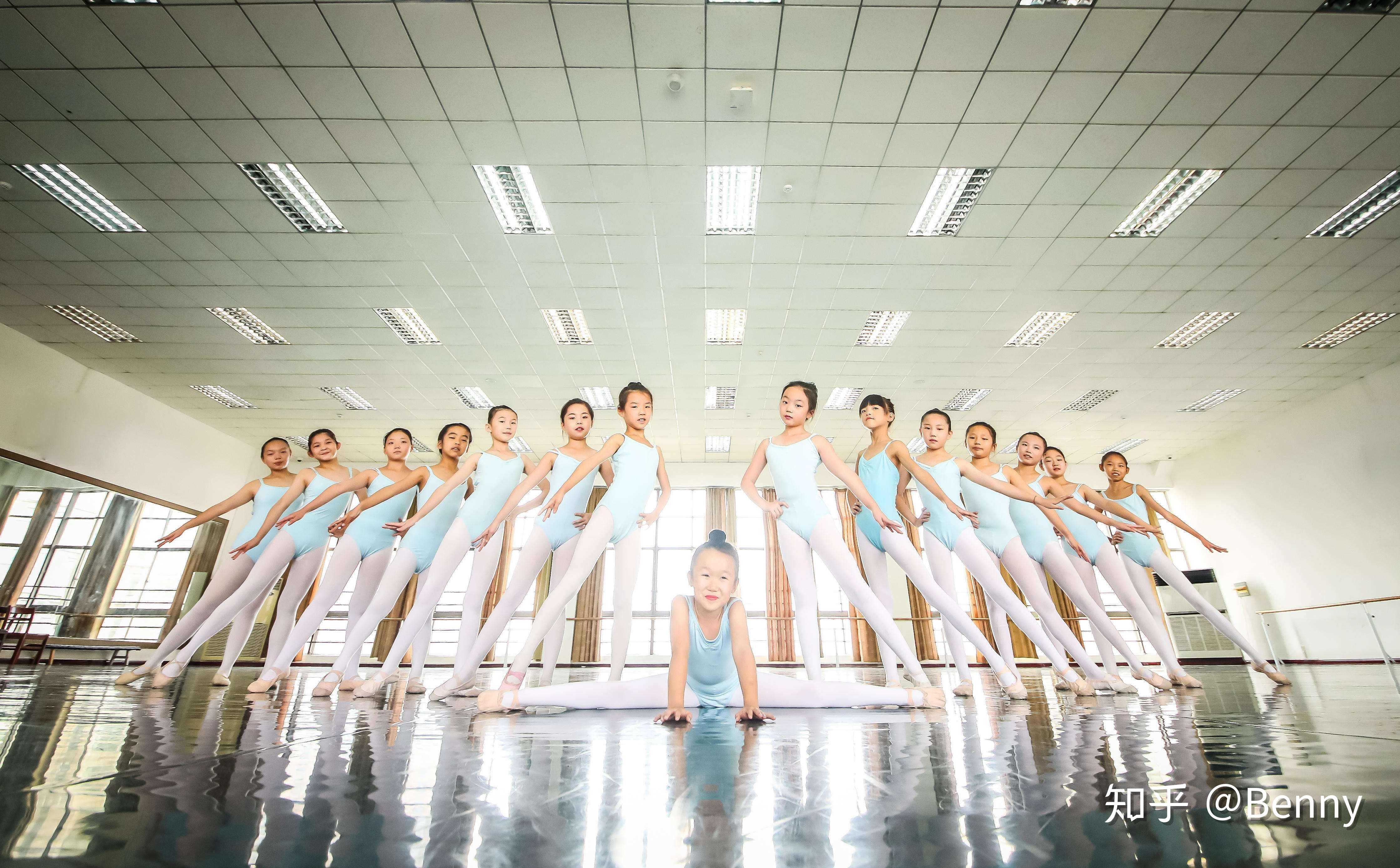 最新男生舞蹈，自信、成長與無限舞動的力量