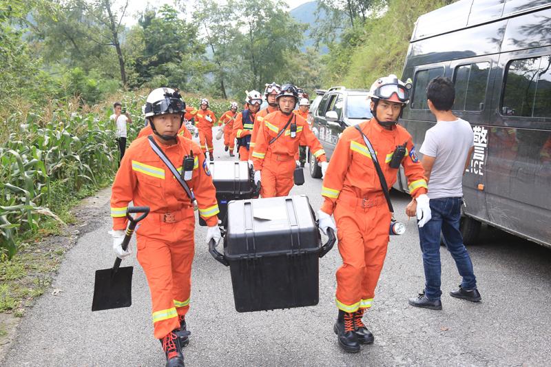 納雍山體滑坡最新消息，探秘滑坡背后神秘角落的小巷特色小店