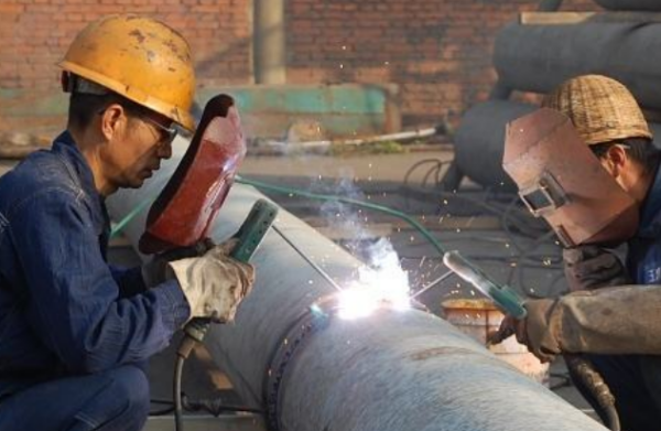 最新電焊工退休年齡，自然美景下的職業(yè)人生探索之旅