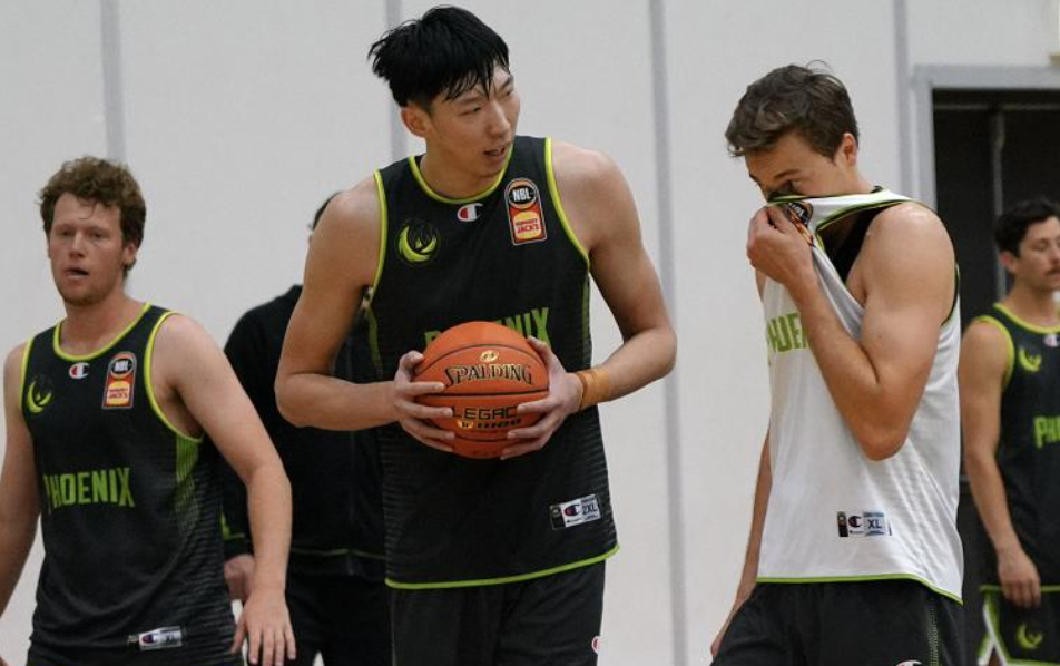 周琦最新視頻展現(xiàn)籃球巨星風(fēng)采！