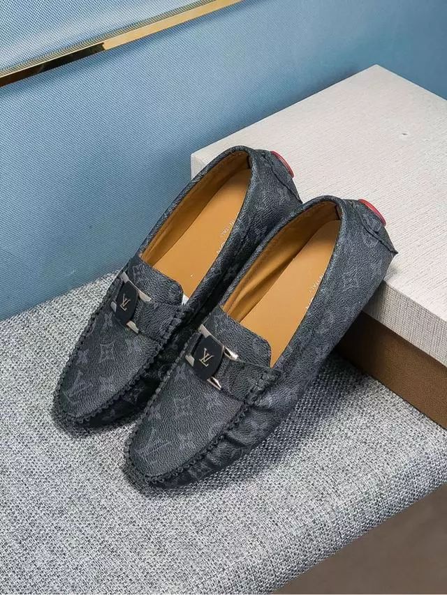 LV最新男鞋，時(shí)尚之選，情感之絆
