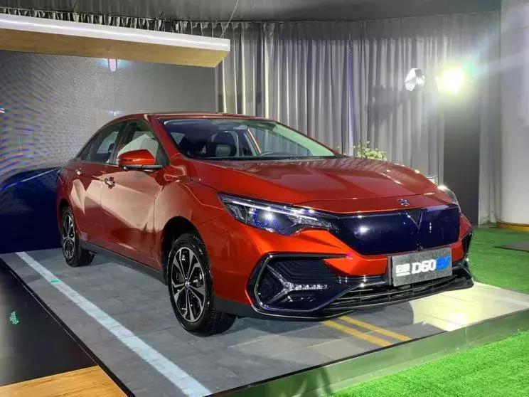 WEY最新款，駕馭變化，自信啟程未來