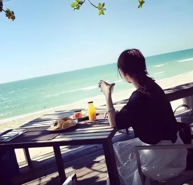 時(shí)尚選擇背后的多元解讀，最新頭像背影引領(lǐng)潮流趨勢(shì)