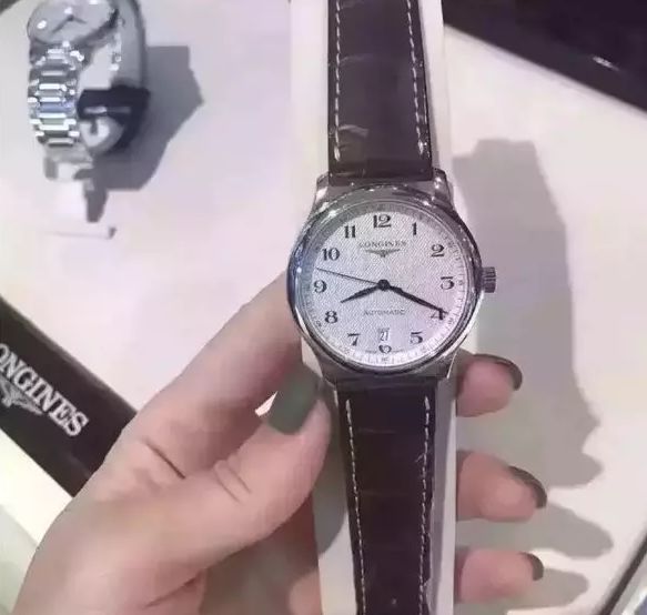 最新款浪琴，時(shí)尚與工藝的完美融合