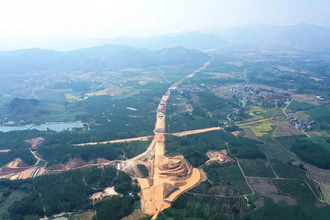 武鳴最新航拍，城市新貌的窺探與觀點(diǎn)闡述