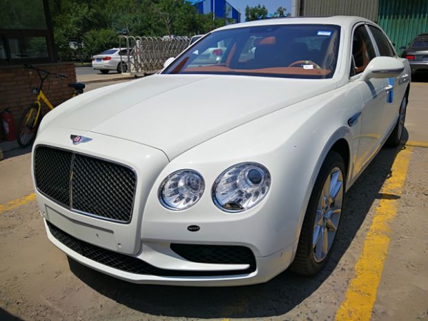 最新款賓利，奢華與科技的完美融合