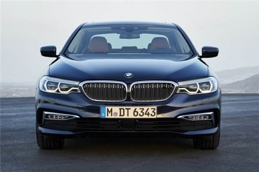 最新寶馬五系，自然美景的探索之旅