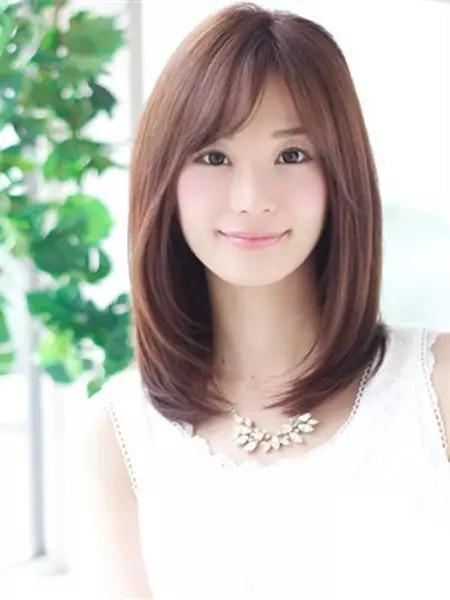 從入門到精通，2025最新短直發(fā)發(fā)型指南，引領(lǐng)時(shí)尚風(fēng)潮！