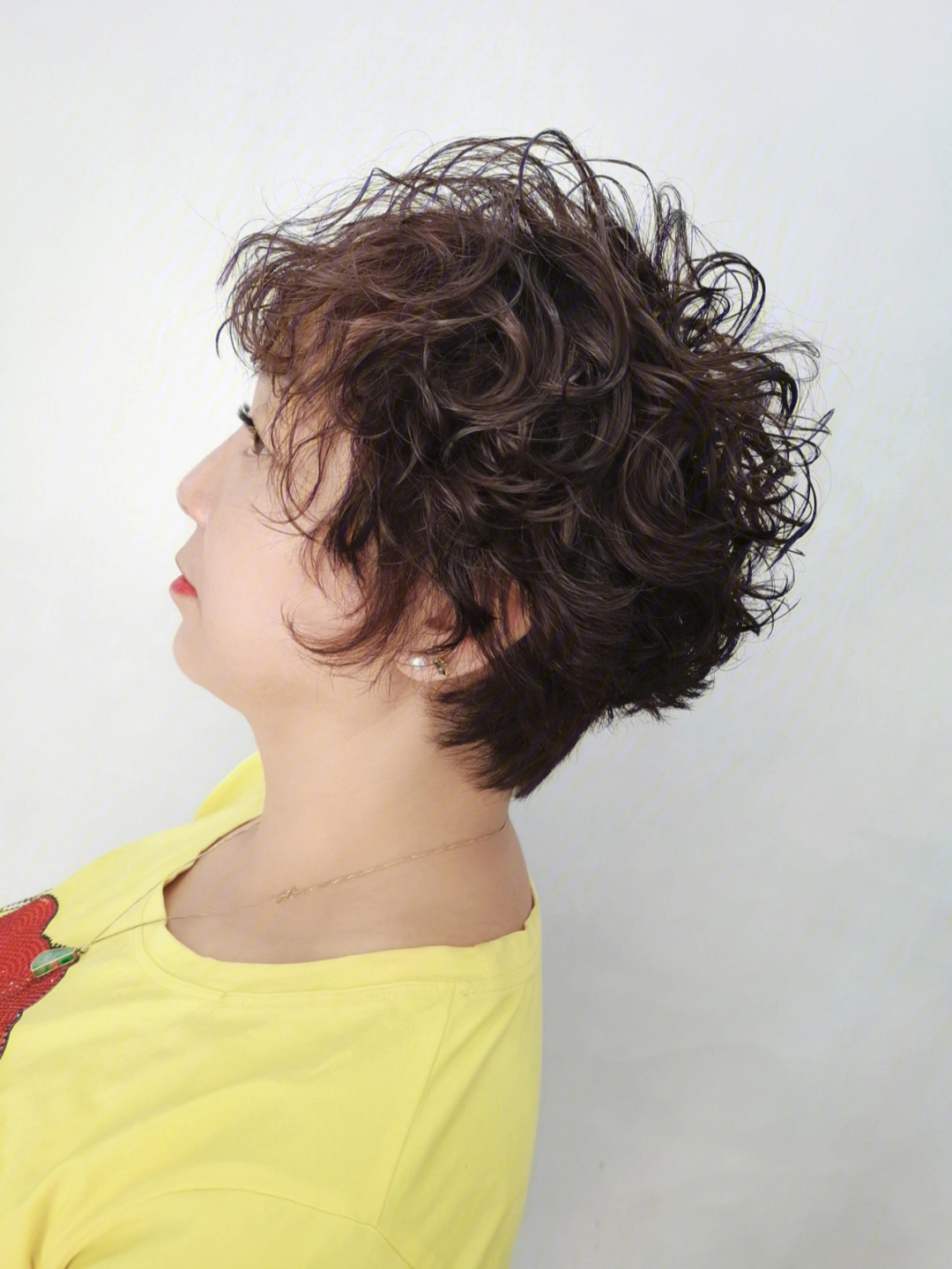 最新短發(fā)燙發(fā)造型，時尚界的火熱焦點！