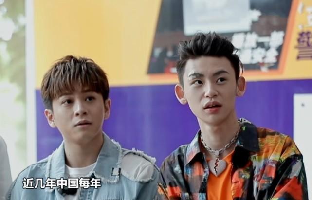 小鬼最新綜藝節(jié)目，青春風(fēng)暴背后的背景、事件與影響力