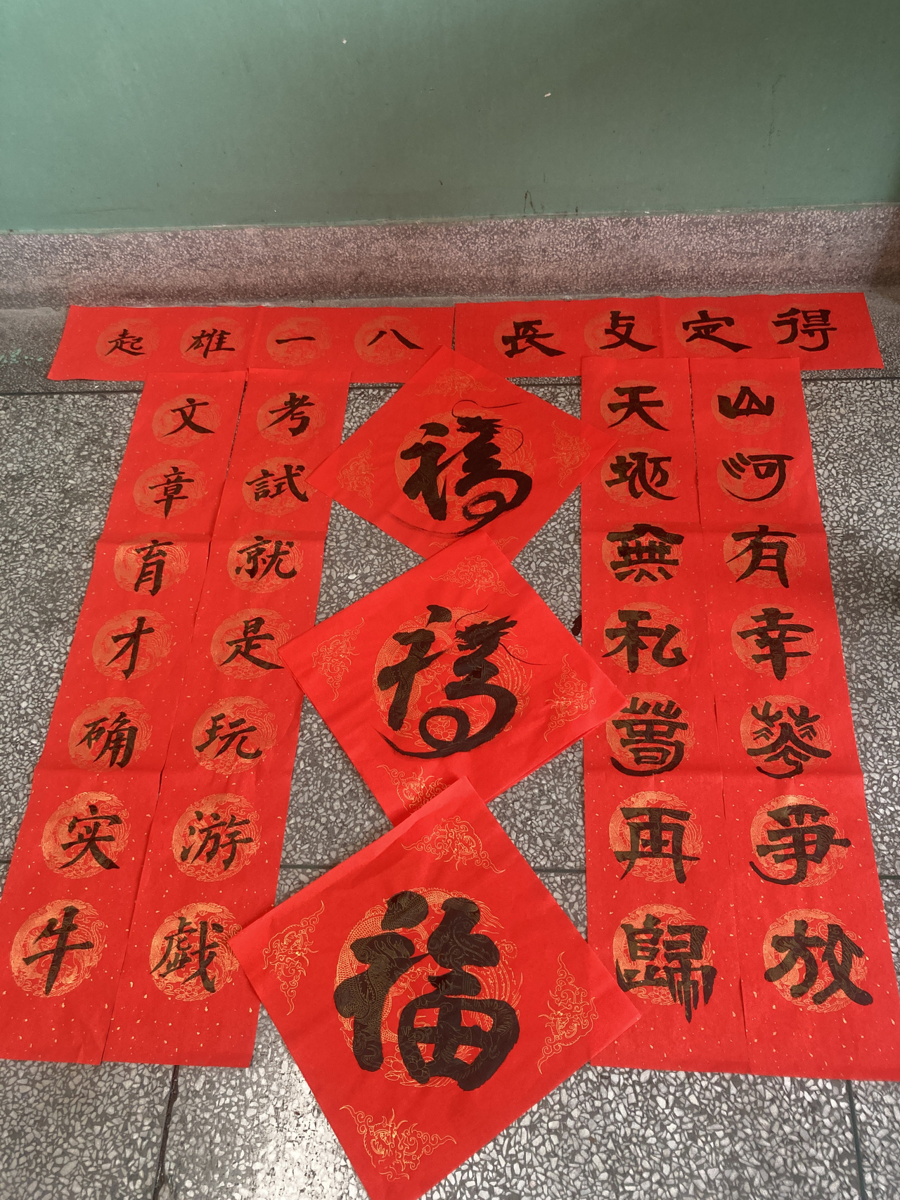 傳統(tǒng)與現(xiàn)代融合之美，最新潮春聯(lián)欣賞