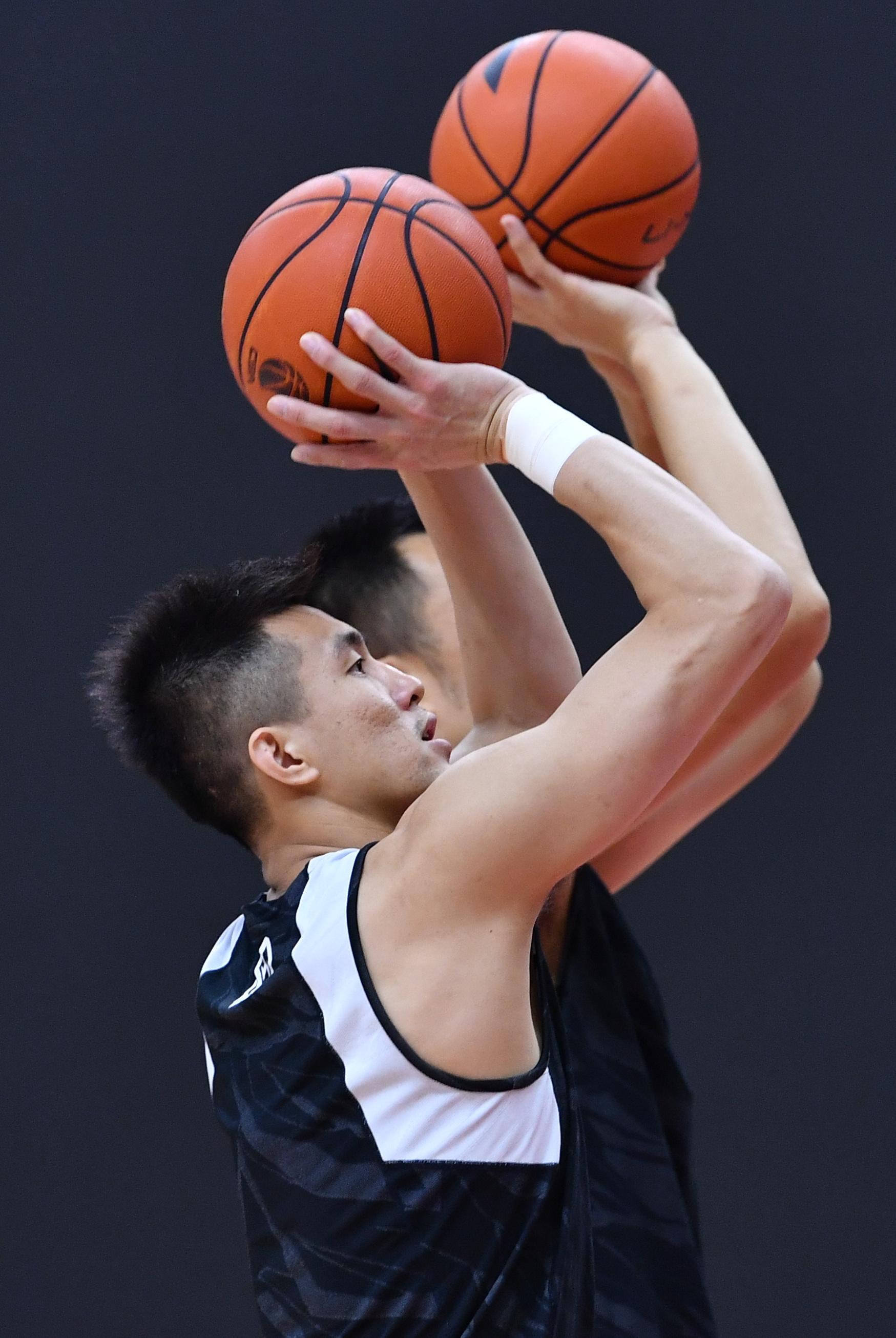 郭艾倫最新照片，籃球場上的風云人物與勵志成長故事