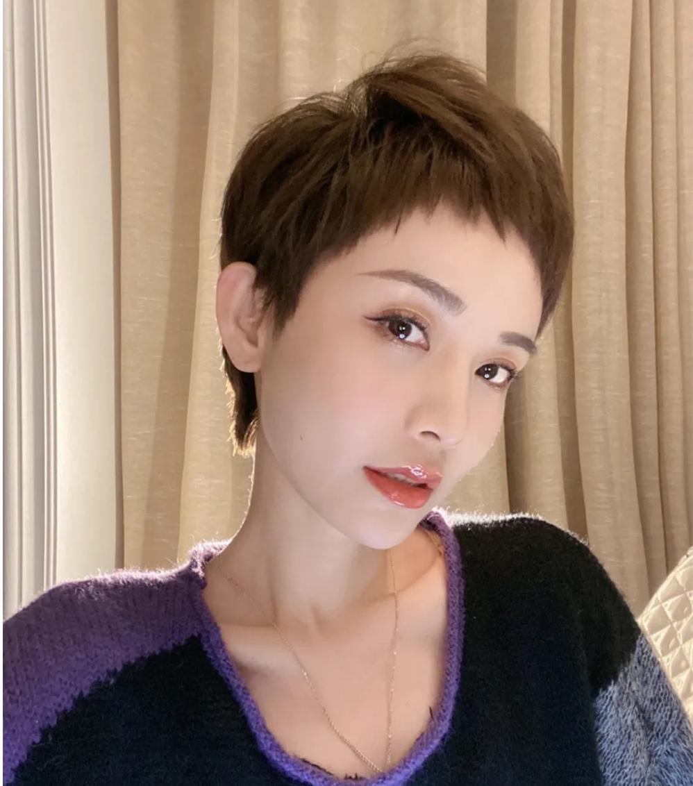 最新女生發(fā)型流行趨勢，時尚減齡發(fā)型指南