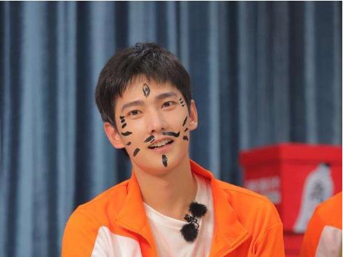 王鶴棣最新商務，展現(xiàn)變化的力量與自信成長的旅程