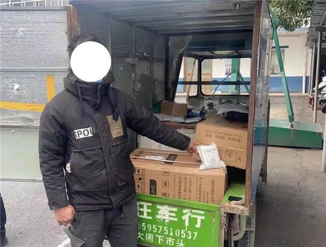 最新快遞員偷快遞現(xiàn)象，原因解析與應(yīng)對(duì)策略