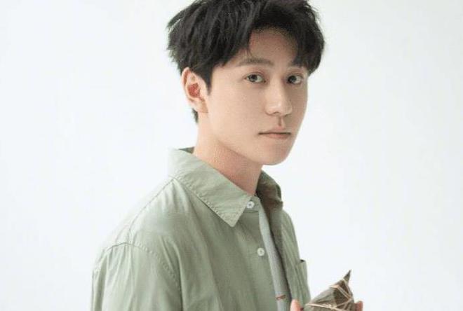 秦俊杰最新戀情曝光，情感新動向揭秘！