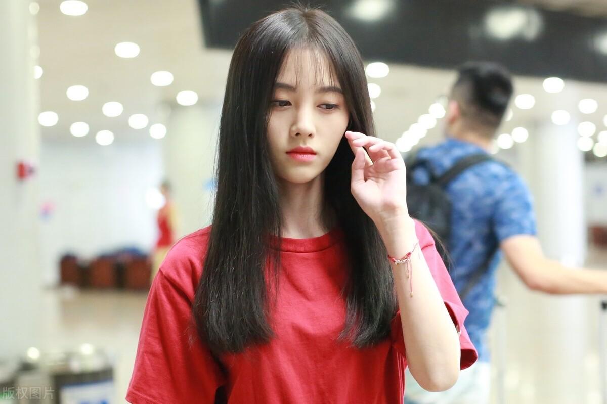 鞠婧祎最新采訪揭秘，星光下的真實自我探索